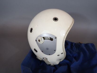 Casque Gueneau type 316, en résine blanche...