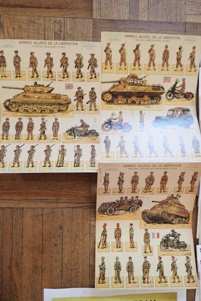 Lot de revues militaires et Cartonia :
-...