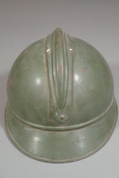 Casque Adrian modèle 1915 en acier repeint...