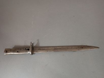Baïonnette allemande ersatz. Poignée en acier...