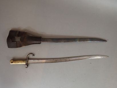 Sabre baïonnette Chassepot modèle 1870. Poignée...