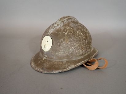 Casque Adrian mod 26, avec rondache de l’infanterie,...