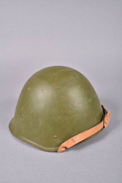 Casque soviétique type Ssh-68. Coque en acier...