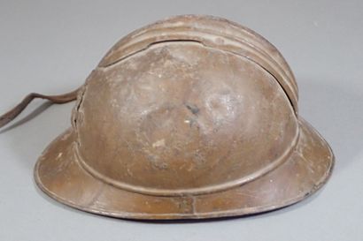 Casque Adrian mod 15 pour l'artillerie, repeint...