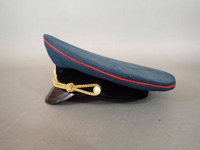 Casquette soviétique en drap bleu, passepoil...