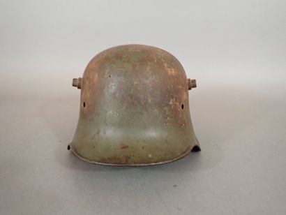 Coque de casque mod 16, peint en feldgrau,...