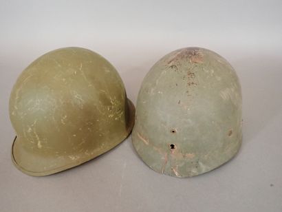Casque américain M1. Coque en acier repeint...