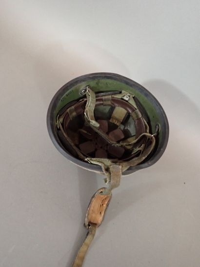 Casque français modèle F1. Coque en acier...
