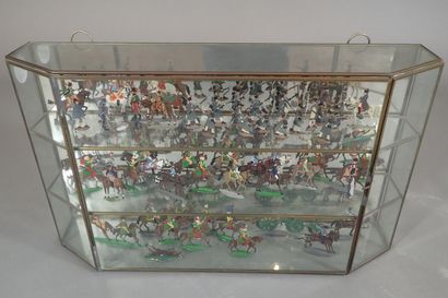 Ensemble de soldats en plat d’étain peint,...