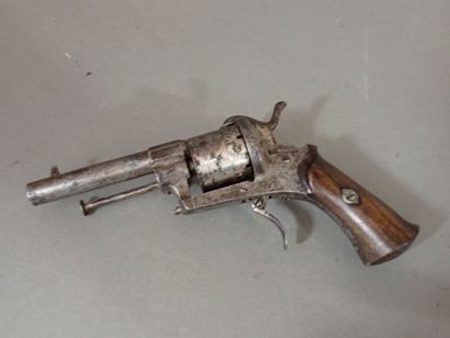Petit revolver à broche système Lefaucheux,...