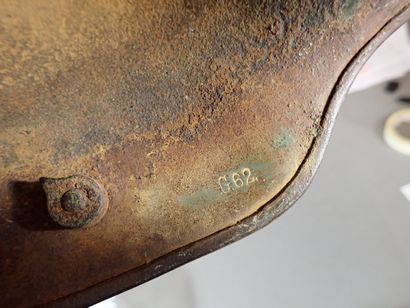 Coque de casque mod 16, peint en feldgrau,...