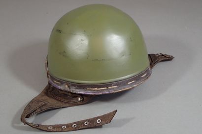 Casque de motard en métal repeint vert avec...