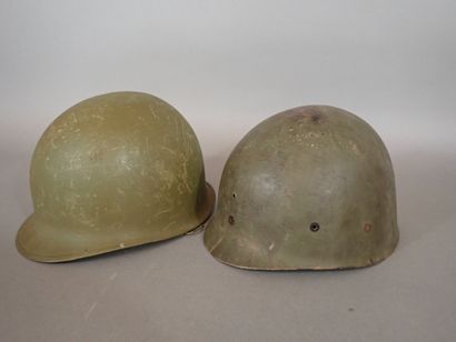 Casque américain M1. Coque en acier repeint...