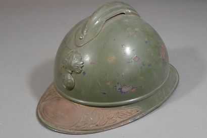 Casque Adrian modèle 1915 en acier repeint...