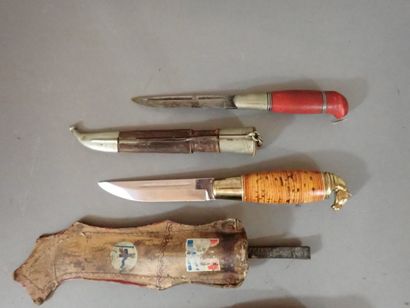 Quatre couteaux Finlandais. Longueur 19 à...