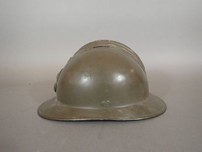 Casque français modèle 1926 en acier peint...
