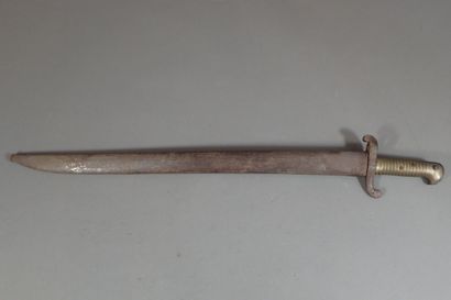 Sabre baïonnette type 1842. Poignée en laiton....