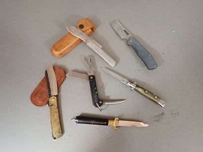 Six couteaux pliants dont un couteau de chasse...