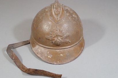 Casque Adrian mod 15 pour l'artillerie, repeint...