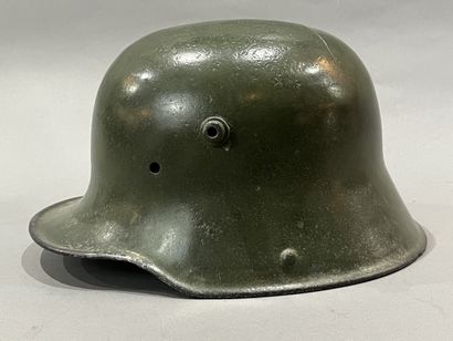 Coque de casque allemand modèle 1916. Fente...