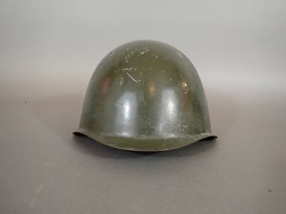 Casque russe SSH 60. Coque en acier peint...