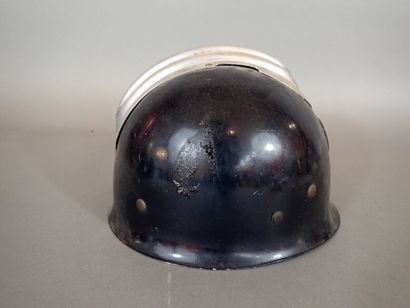 Casque modèle 1953 de la Police. Coque en...