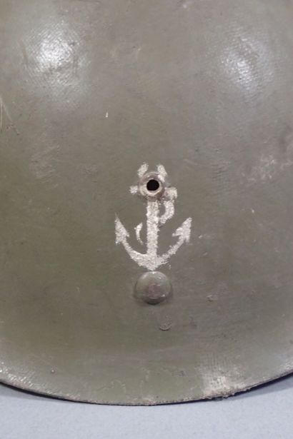 Sous-casque français modèle 51, en fibre...
