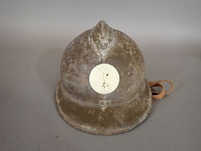 Casque Adrian mod 26, avec rondache de l’infanterie,...