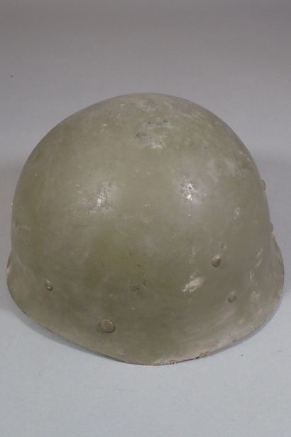 Sous-casque français modèle 51, en fibre...