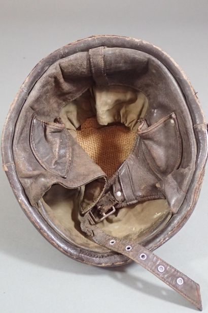 Casque de motard en métal repeint vert avec...