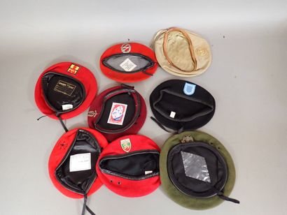 Lot de 8 bérets de tous pays dont France,...