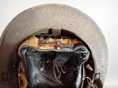 Casque Adrian mod 26, insigne gama peint,...