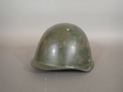 Casque russe SSH 60. Coque en acier peint...