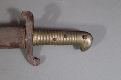 Sabre baïonnette type 1842. Poignée en laiton....