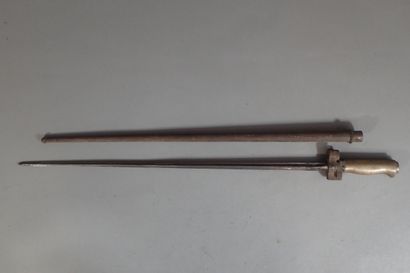 Baïonnette modèle 1886-15 Lebel. Poignée...