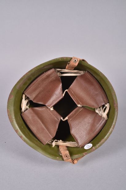 Casque soviétique type Ssh-68. Coque en acier...