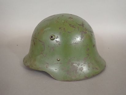 Casque bulgare modèle 36 type C. coque en...