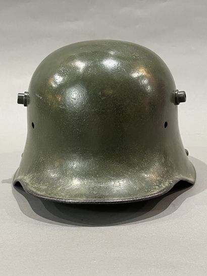 Coque de casque allemand modèle 1916. Fente...