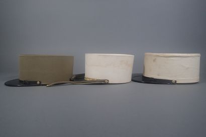 Trois képis de la Légion Etrangère. Deux...