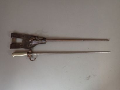 Baïonnette Lebel modèle 1886. Poignée en...