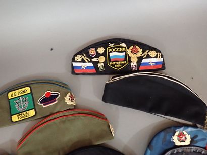 Russie et Bloc de l’Est: lot de sept calots,...