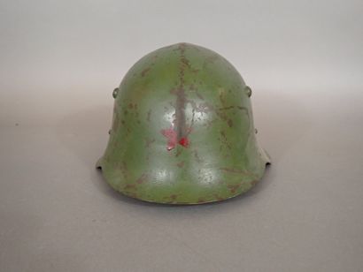 Casque bulgare modèle 36 type C. coque en...