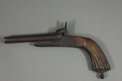 Pistolet à broche à deux canons à pans; crosse...