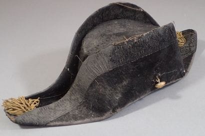 Bicorne d'officier de Marine, en feutre taupé...