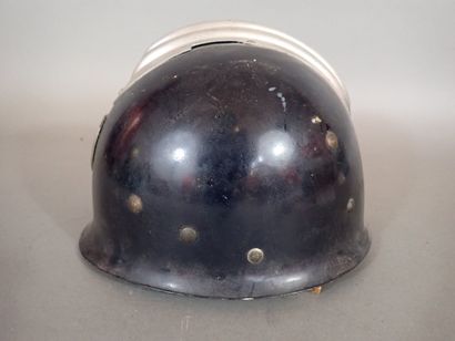 Casque modèle 1953 de la Police. Coque en...