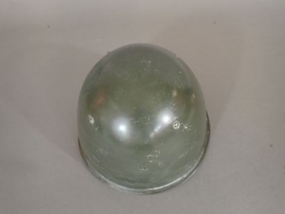 Casque russe SSH 60. Coque en acier peint...