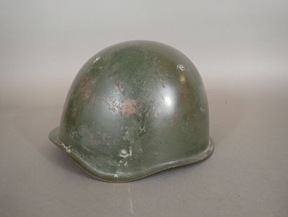 Casque russe SSH 60. Coque en acier peint...