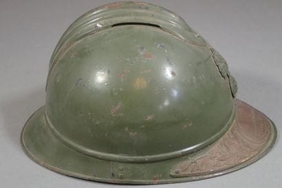 Casque Adrian modèle 1915 en acier repeint...