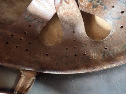Casque de type allemand. Coque en acier laqué...