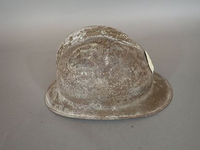 Casque Adrian mod 26, avec rondache de l’infanterie,...